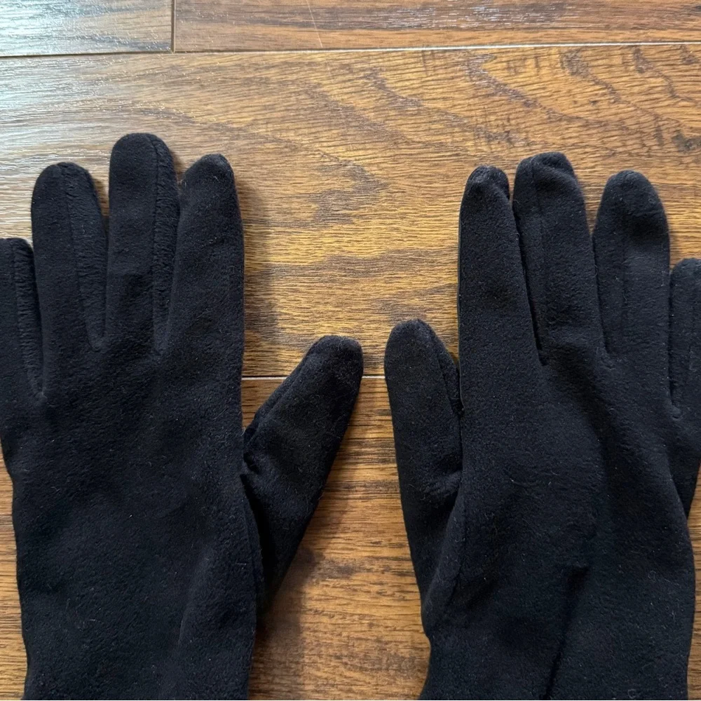 Isotoner Water Repellant Fleece Touchscreen Gloves, Black with Palm Patch